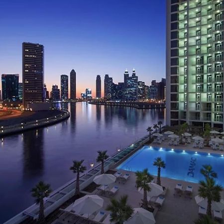 Luxury Hotel Apartment With A Canal View Dubai Eksteriør billede