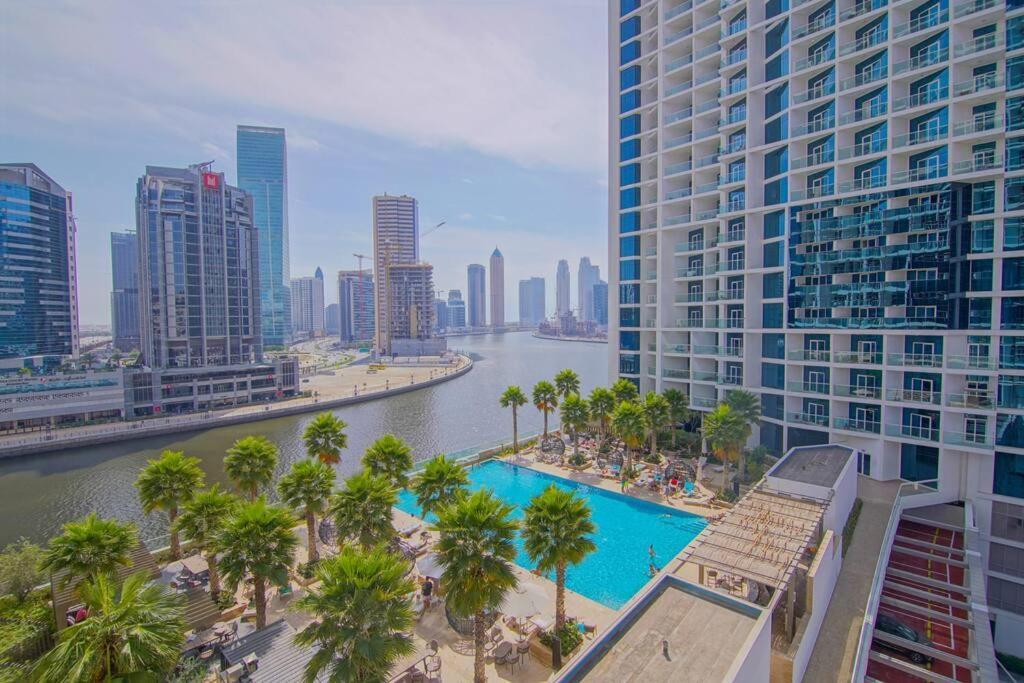 Luxury Hotel Apartment With A Canal View Dubai Eksteriør billede