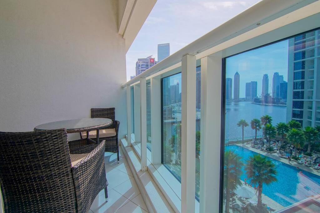 Luxury Hotel Apartment With A Canal View Dubai Eksteriør billede