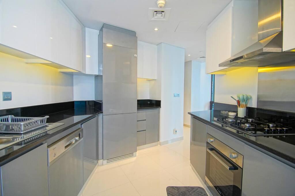 Luxury Hotel Apartment With A Canal View Dubai Eksteriør billede