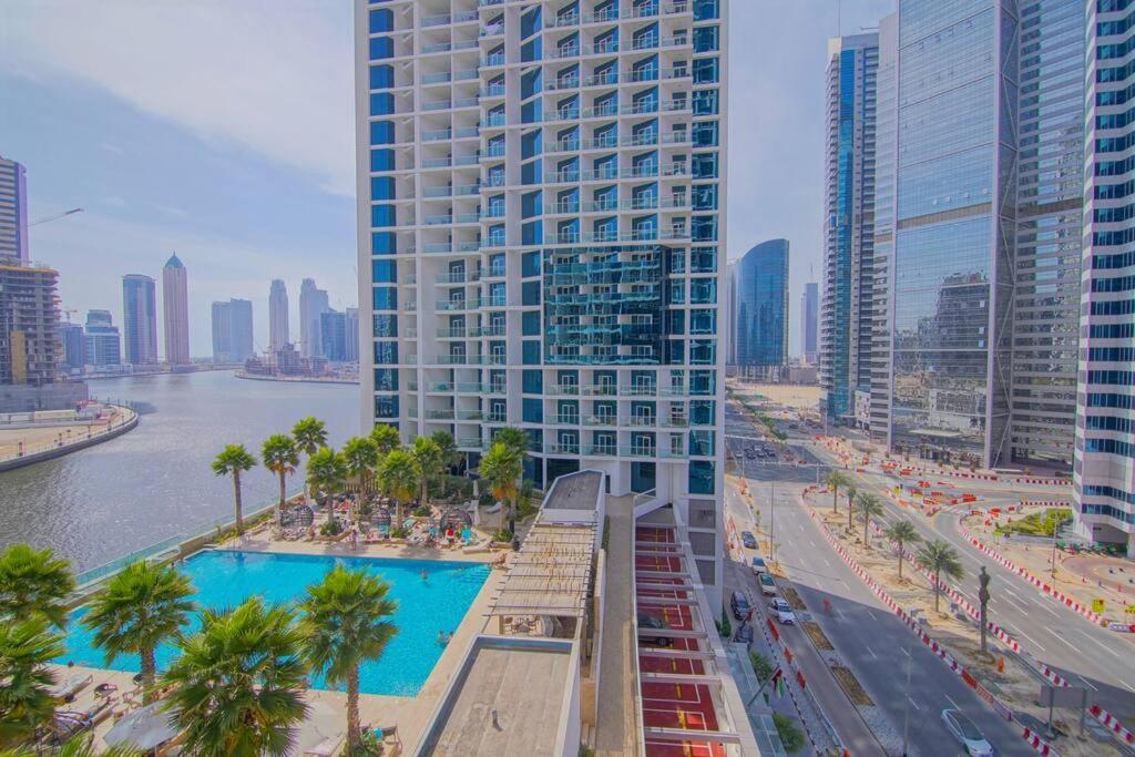 Luxury Hotel Apartment With A Canal View Dubai Eksteriør billede