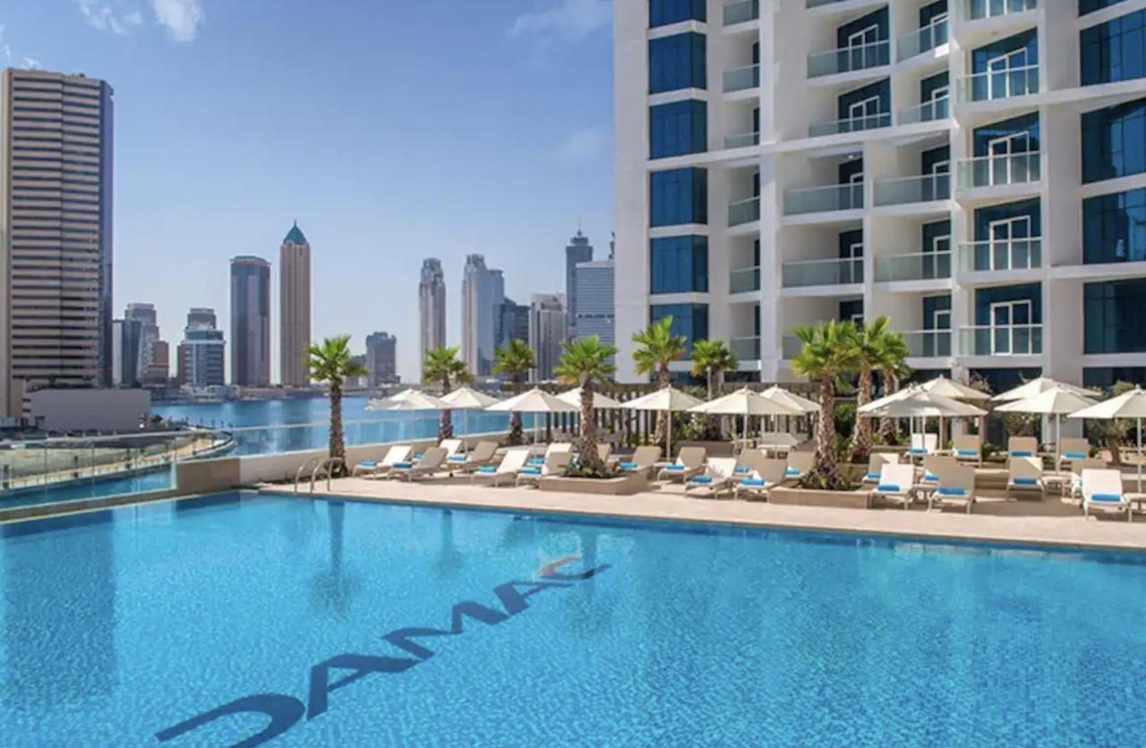 Luxury Hotel Apartment With A Canal View Dubai Eksteriør billede